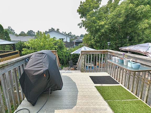 4th image of 44 Courtney Cres W