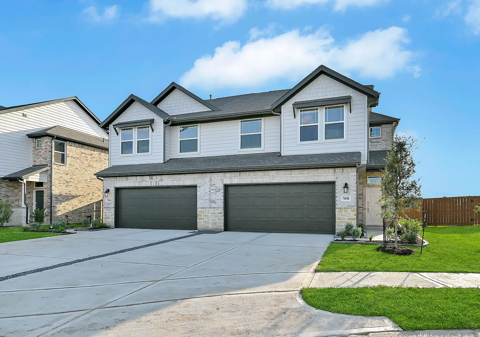 Welcome to the Hickory Contemporary Comfort, Beautifully Balanced. — Photo 1