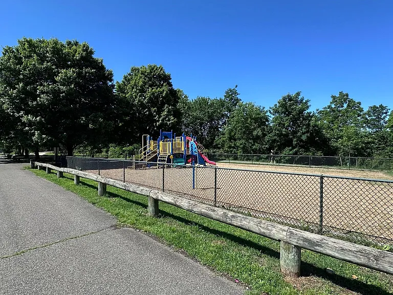 4519 Holmes Run Pkwy — Photo 33