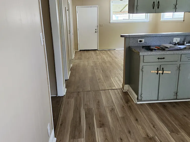 4823 Broadway Ave — Photo 18