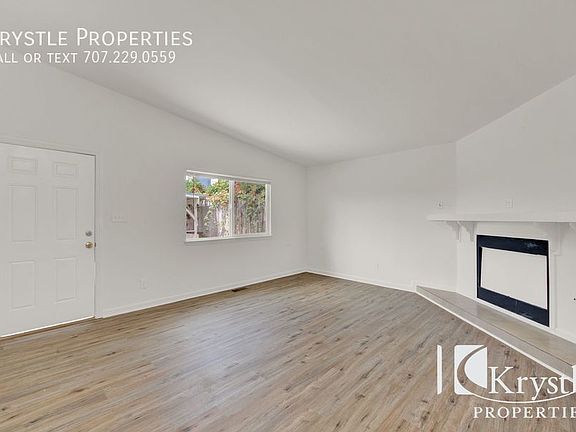 2nd image of 424 Coghlan St #B