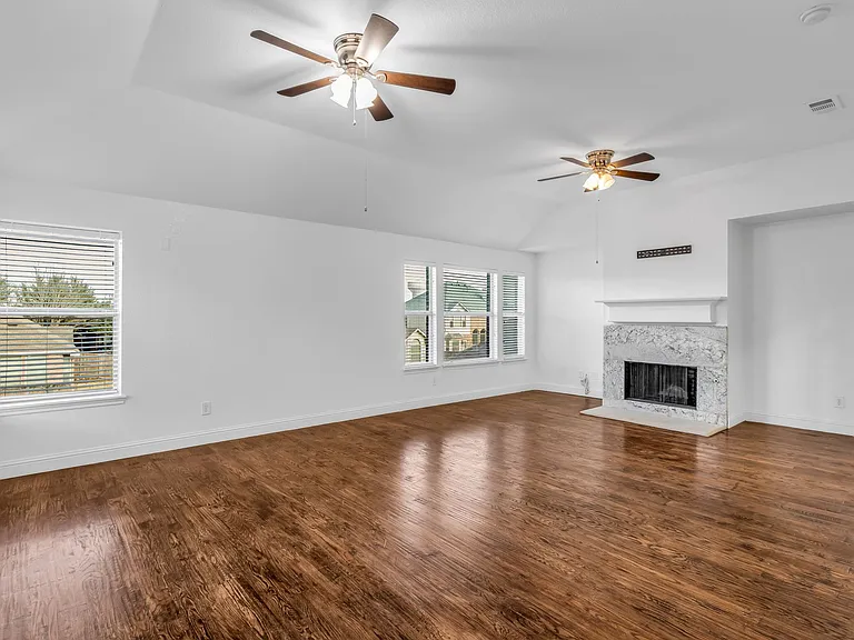 3010 Lena Dr — Photo 25