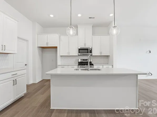 302 Silver Fleet Dr, Indian Trail, NC 28079