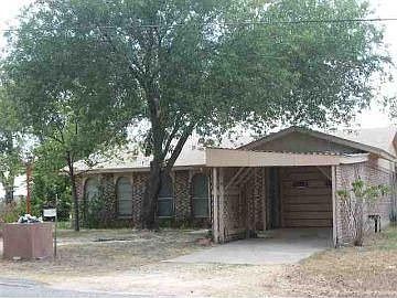 2nd image of 102 N River Oaks Dr
