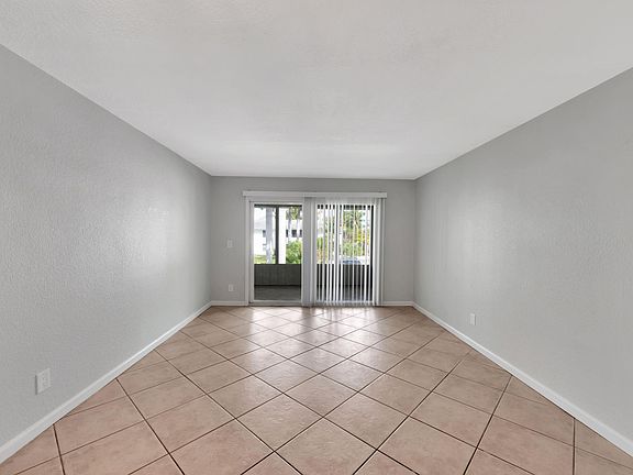 3rd image of 2551 Indian River Blvd #C-5