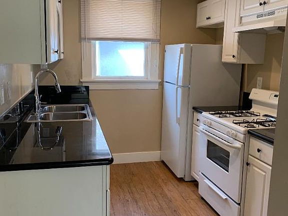 2nd image of 1718 F St APT B