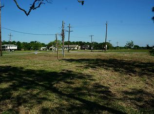 106 Bayshore Rd, Anahuac, TX 77514