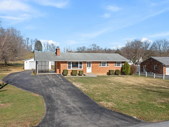 86 Maple Ave, Troutville, VA 24175
