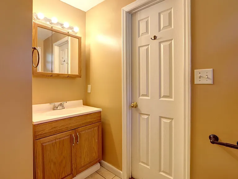 730 E Anderson St — Photo 24