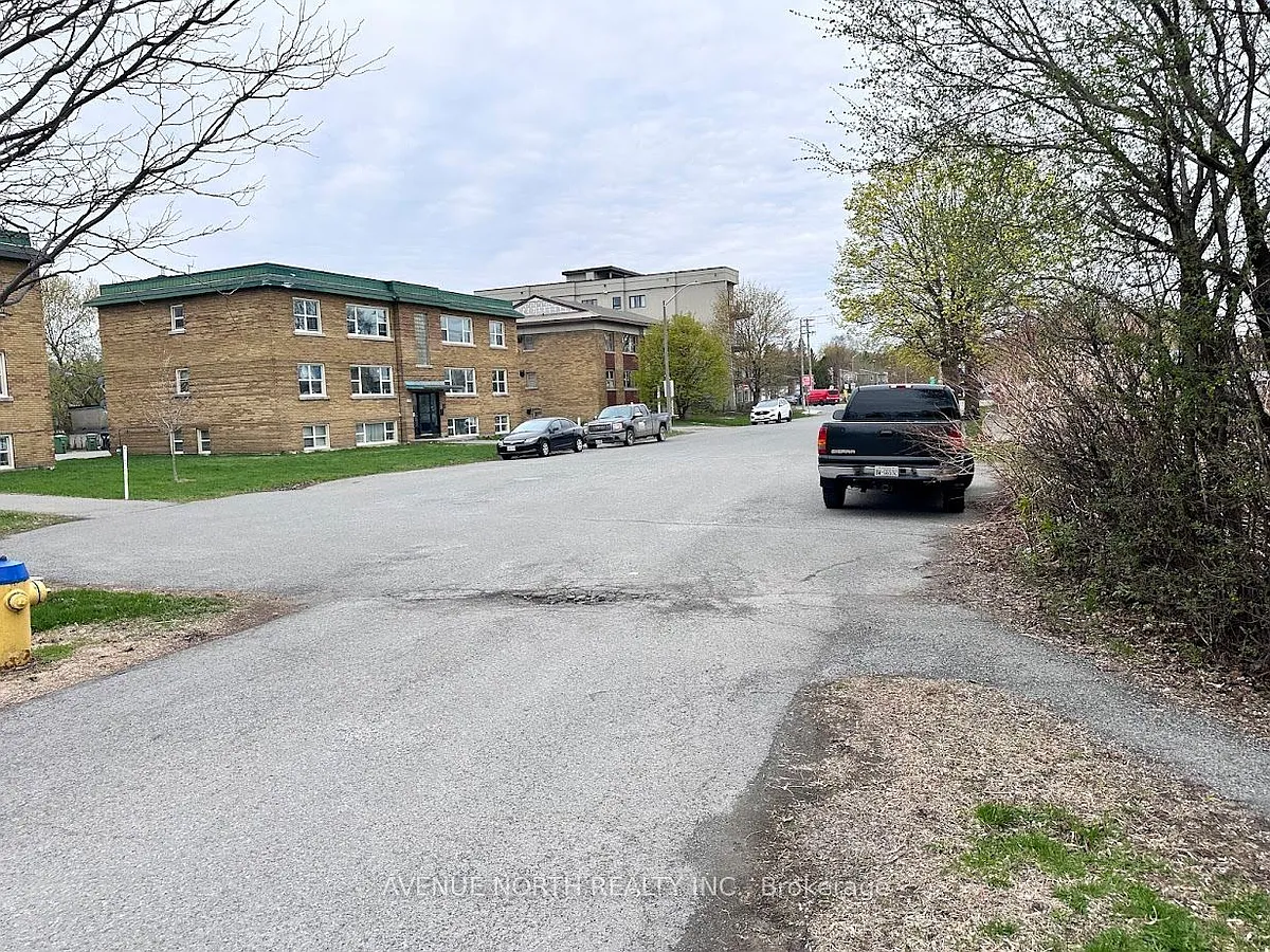 Building Photo - 1170 Dover Cres #1