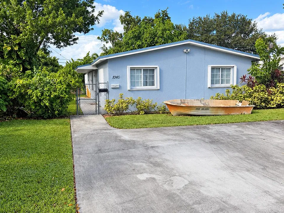 1041 SW 32nd Ct