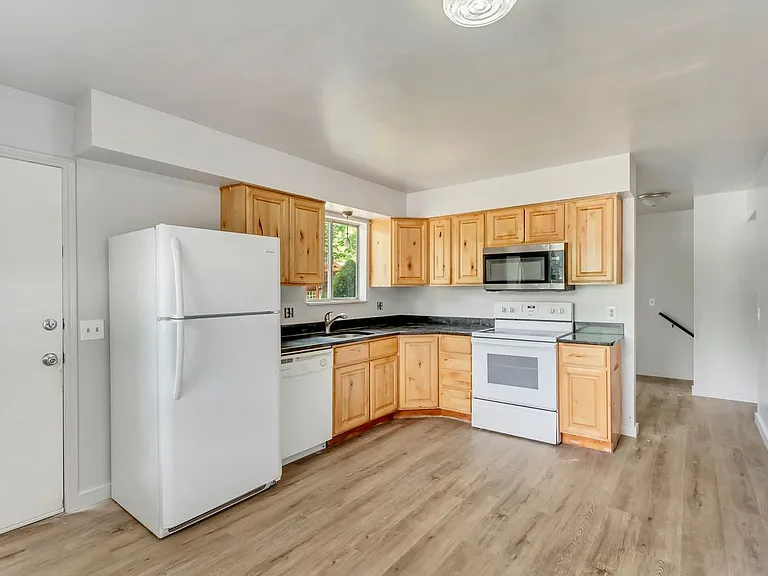 505 E Mansfield Ave — Photo 4