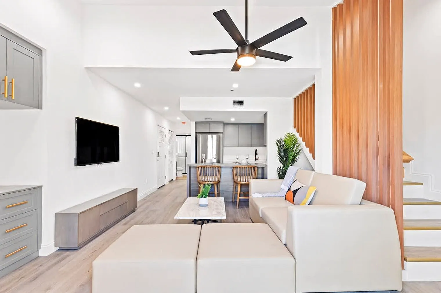 2 bed, 2.0 bath, 742 sqft, $1,456 — Photo 3