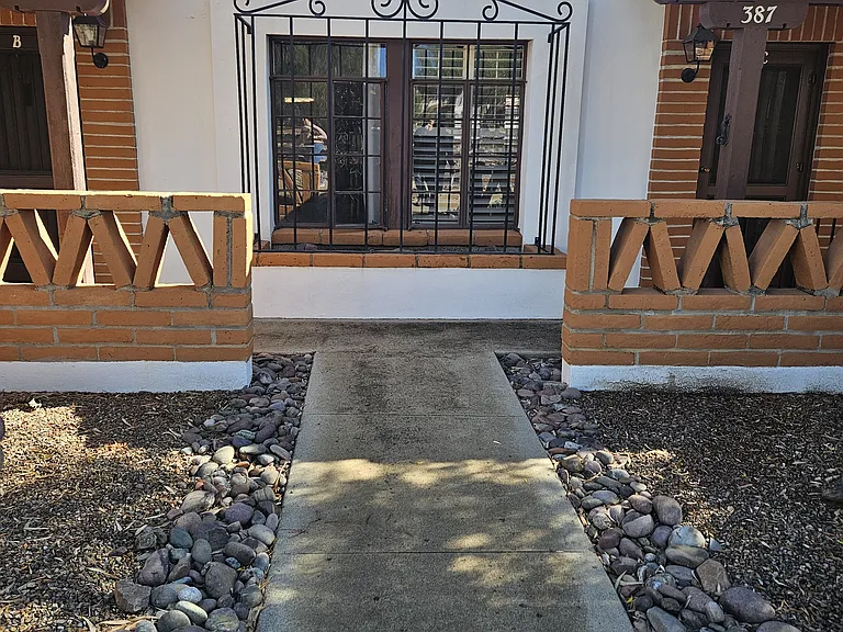 387 S Paseo Quinta #C — Photo 1