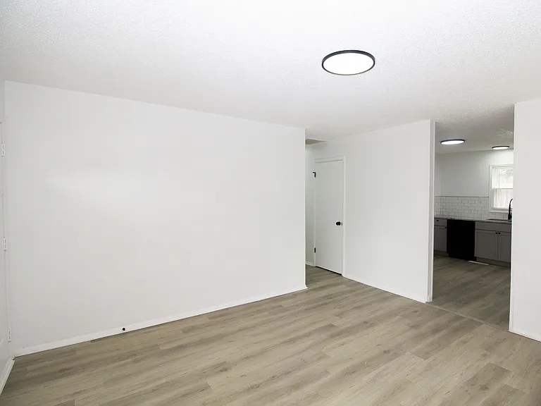 112 Hollywood Blvd — Photo 11