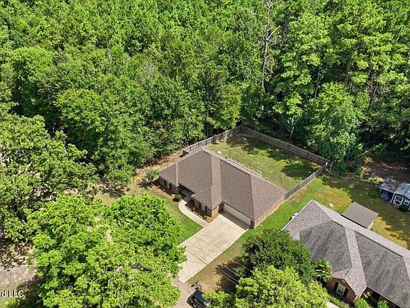 5th image of 407 Pine Ridge Rd