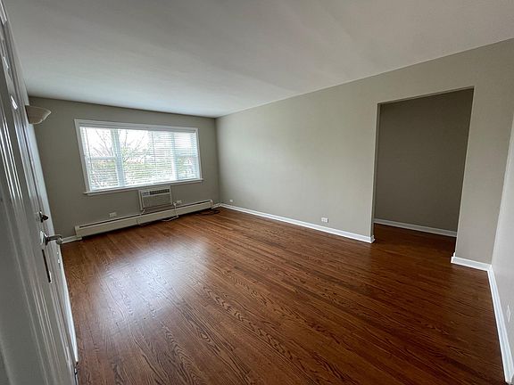 3rd image of 471 Laurel Ave APT C