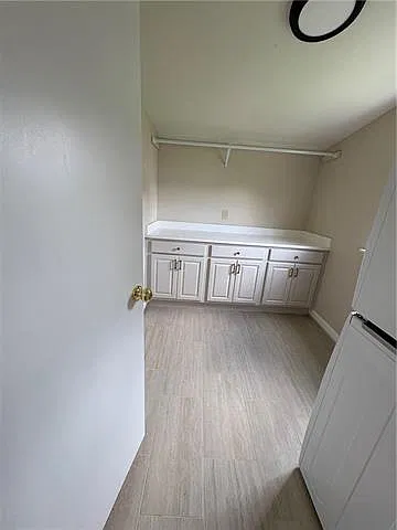 3 bed, 1.5 bath, 1100 sqft, $2,400 — Photo 3
