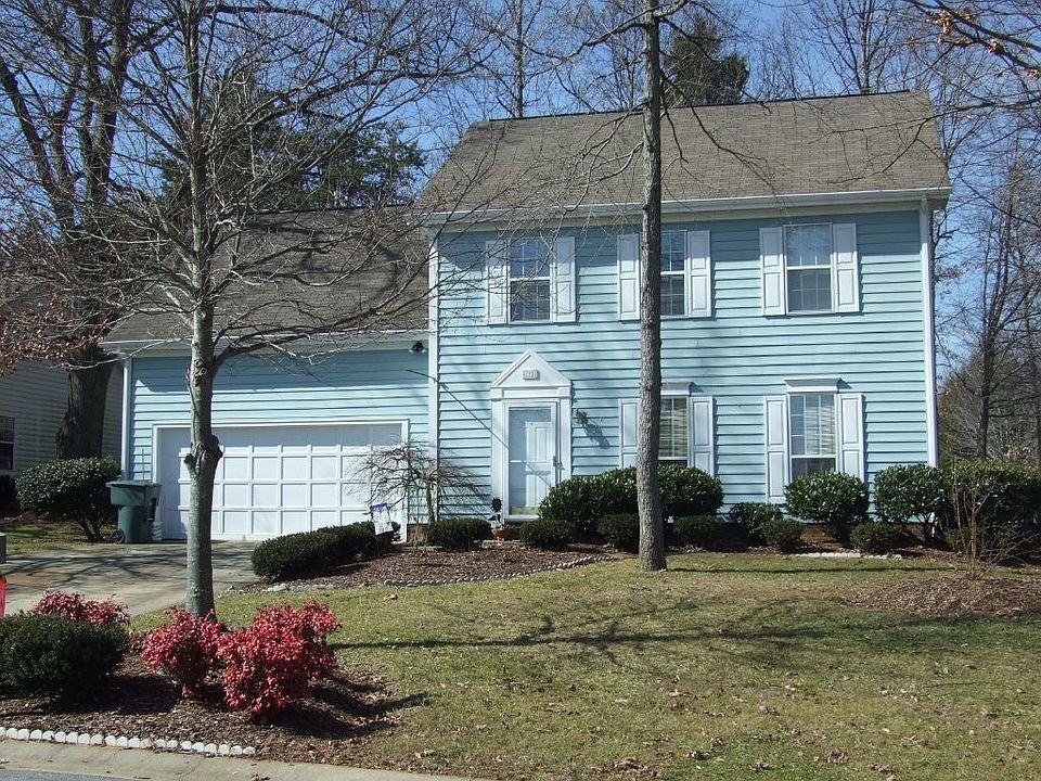 1st image of 208 Rose St