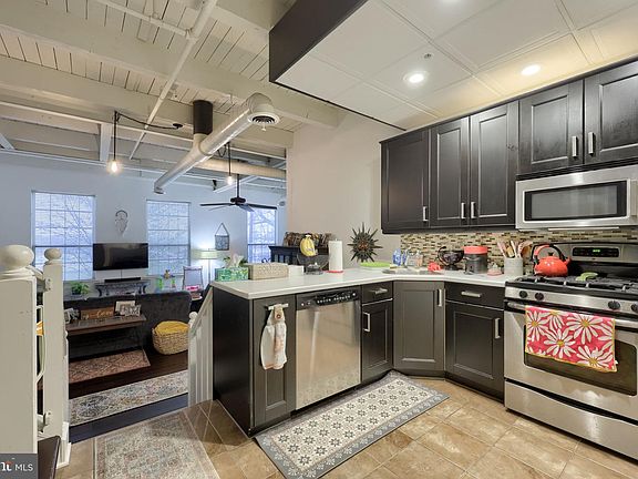 2nd image of 735 Washington St APT 323
