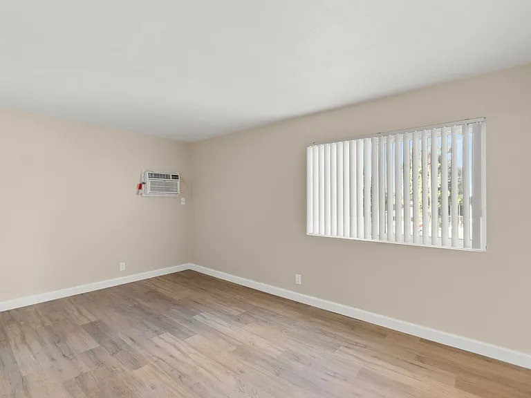 Applewood Apartments — Photo 13