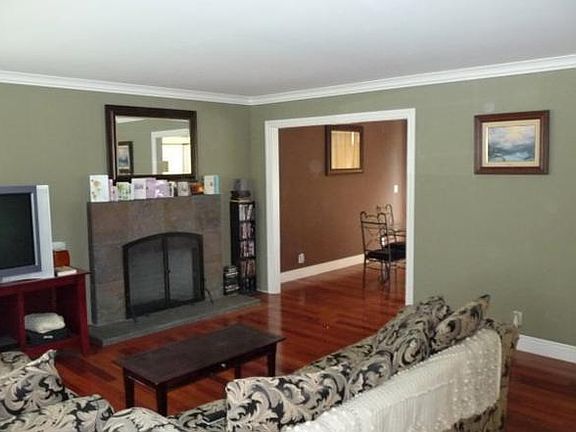 2nd image of 208 Wyandotte Dr