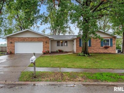 22 Pheasant Run Dr, Chatham, IL, 62629