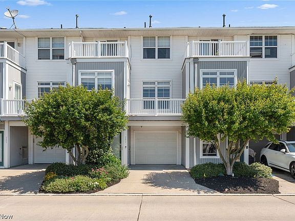2nd image of 293 W Marina Pkwy