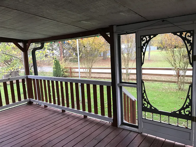 Nice view of front yard