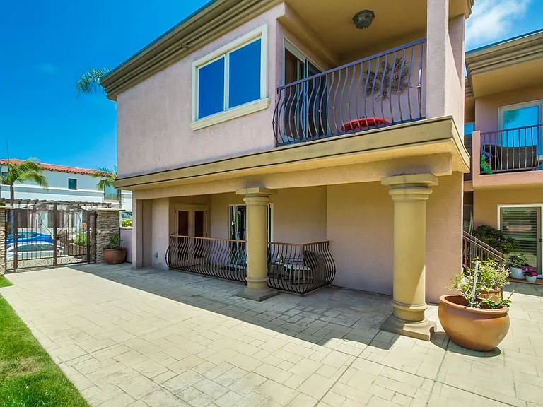 525 Marine St #1 — Photo 35