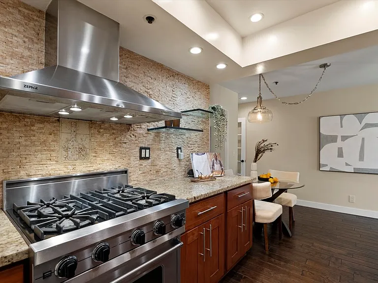 885 Jordan Ave — Photo 4
