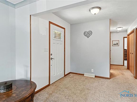 4th image of 224 Woodley Ter