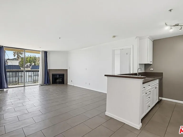 7320 Hawthorn Ave #203 — Photo 8