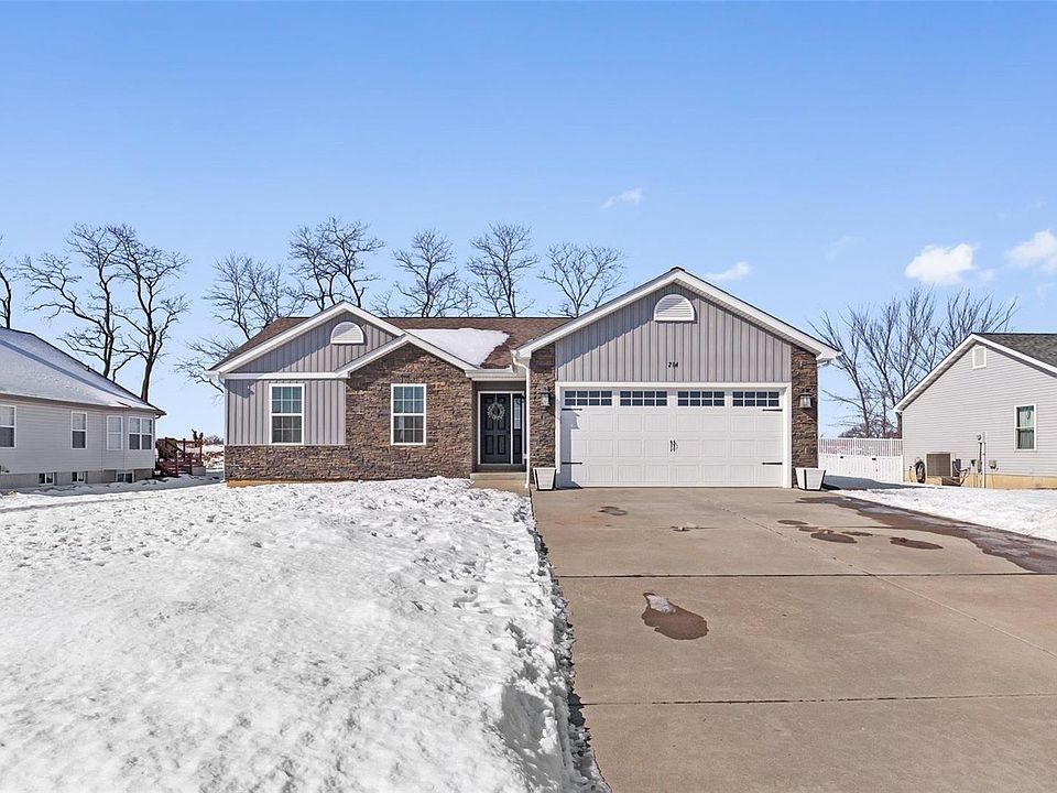 1st image of 204 Palace Way Dr