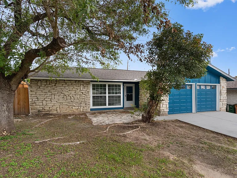 2532 Chaparral Trl — Photo 2