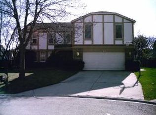 1010 Highland Grove Ct N, Buffalo Grove, IL 60089