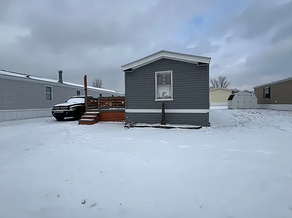 9990 Southwinds Dr, Ira, MI 48023