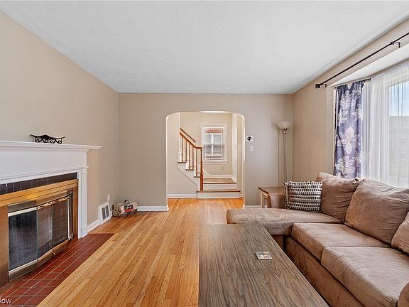3rd image of 719 Sackett Ave