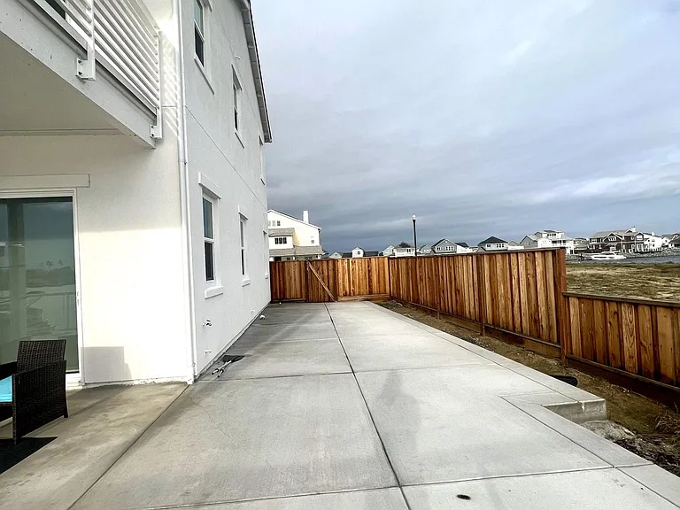 472 Halcyon Pl — Photo 39