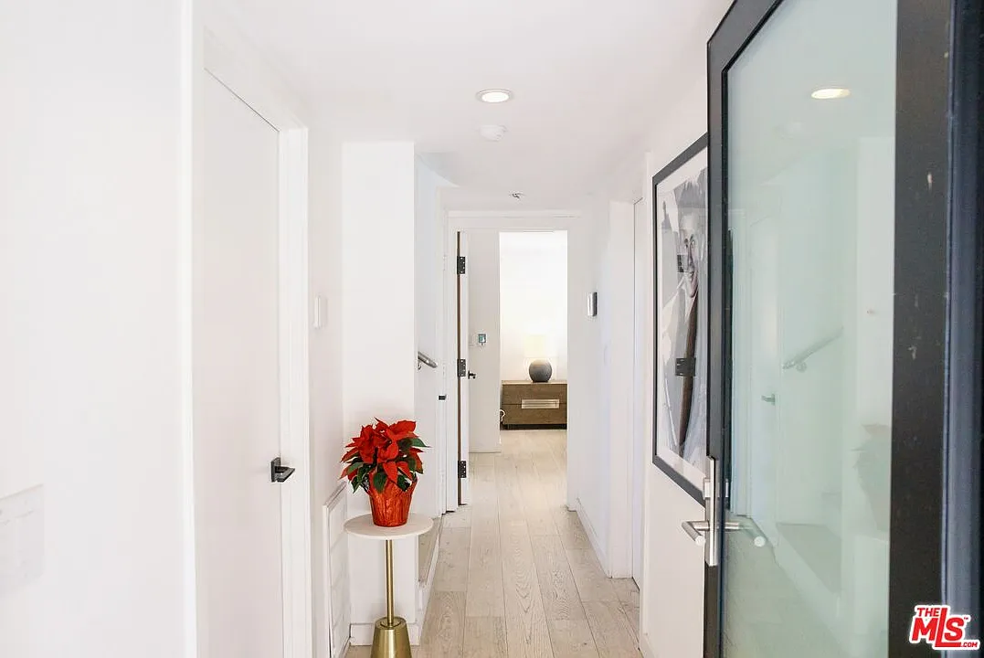 2 bed, 3.0 bath, $18,000 — Photo 3