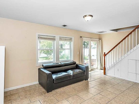 4th image of 44 Brittle Ln