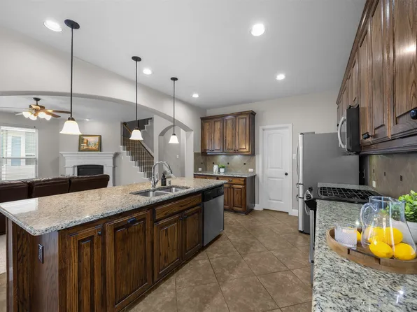 1220 King George Ln, Aubrey, TX 76227