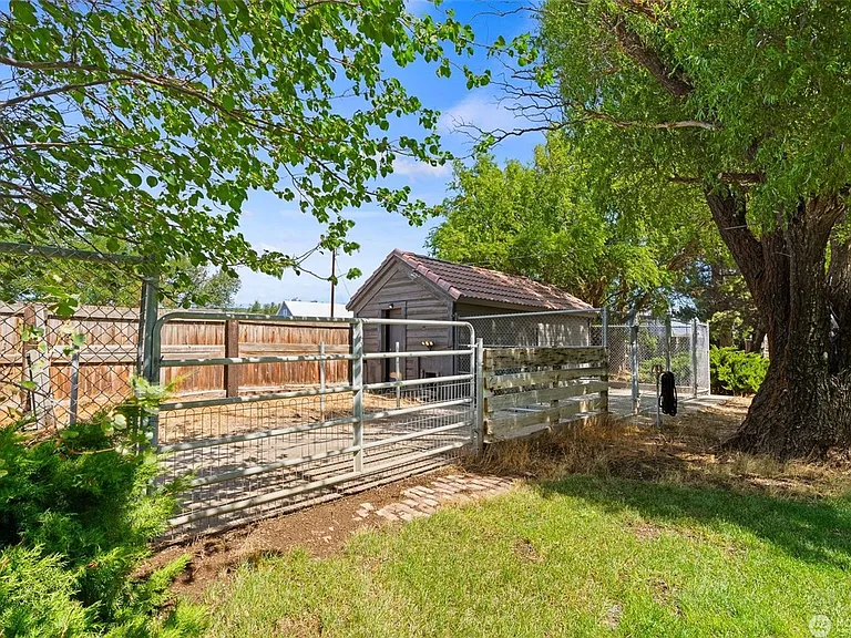 620 Clarke Rd — Photo 20