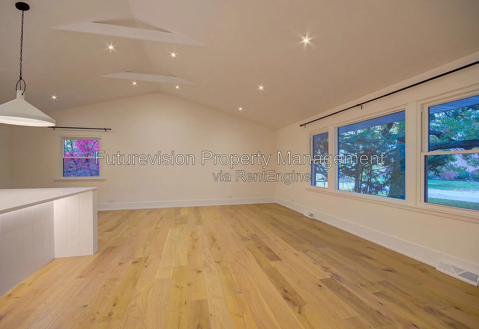 3 bed, 2.0 bath, 1960 sqft, $3,450 — Photo 3