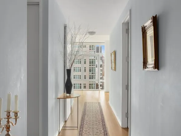 310 East 53rd Street image 3 of 14