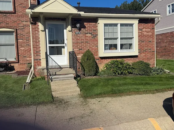 19918 S Great Oaks Cir #136, Clinton Township, MI 48036