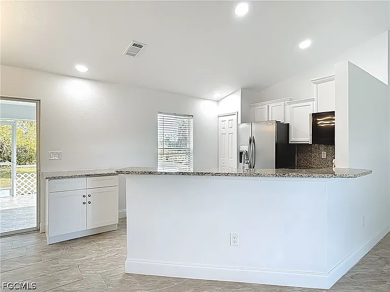 18522 Robinson Ave — Photo 8
