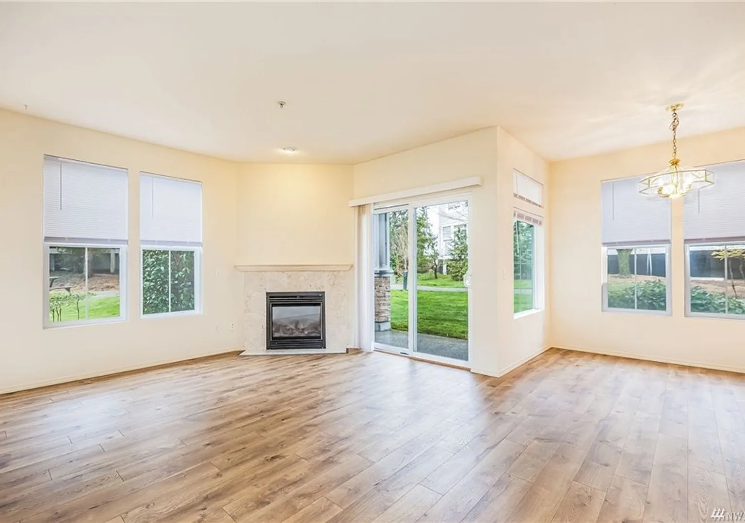 2Bd/2Ba Issaquah Condo — Photo 3