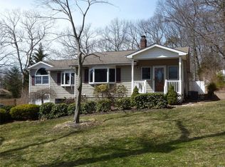 8 Pineacre Dr, Smithtown, NY 11787