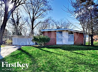 525 Holiday Hill, Florissant, MO 63033